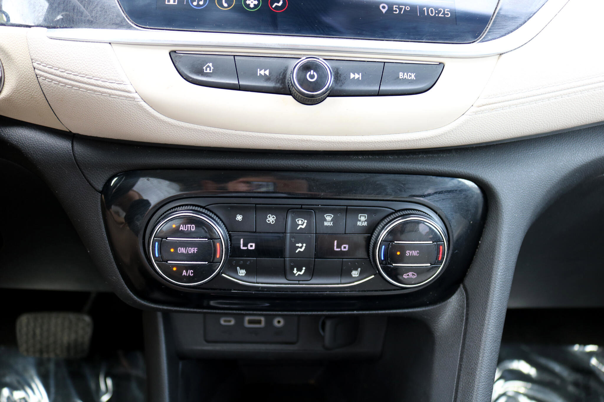 Used 2020 Buick Encore GX Select image 18