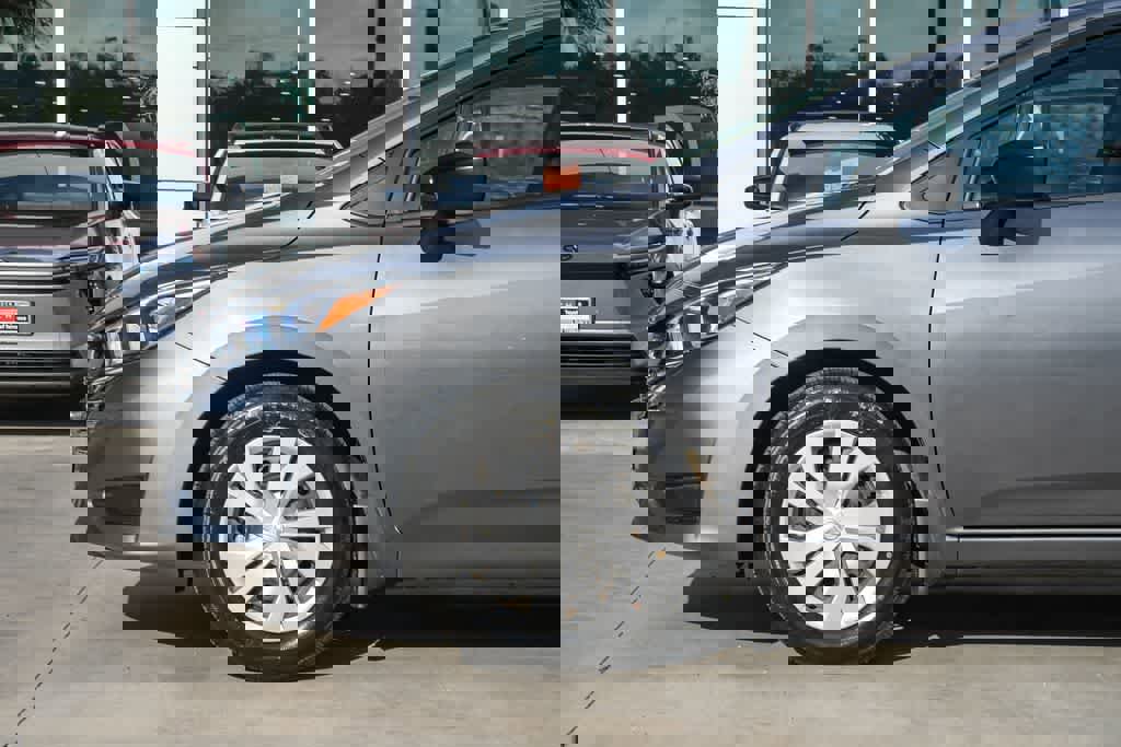 Used 2023 Nissan Versa S image 10