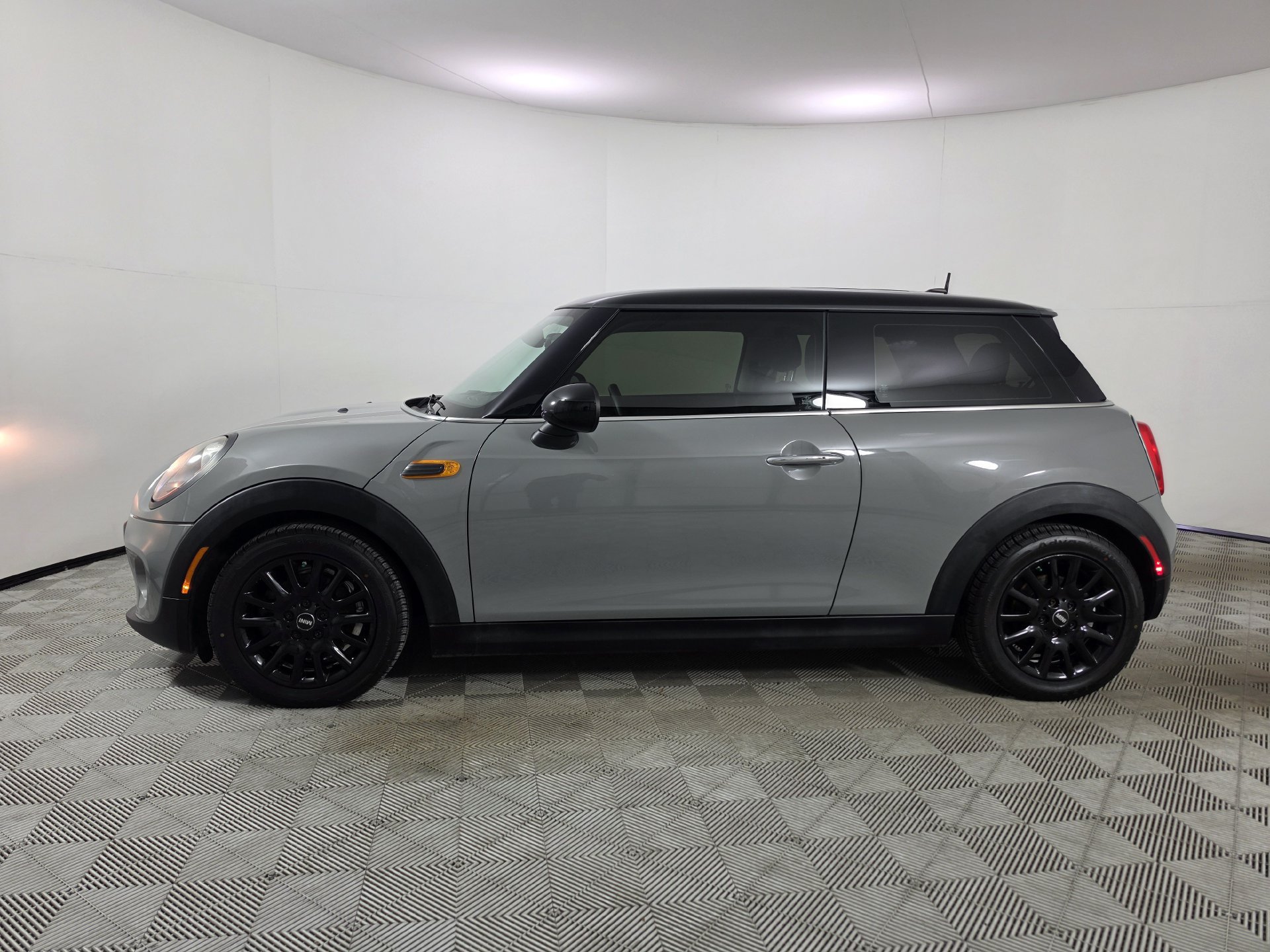 Used 2016 MINI Cooper 2-Door Hardtop FWD image 28