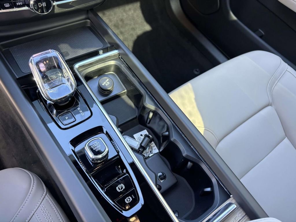 New 2026 Volvo XC60 B5 Plus w/ Protection Package Premier image 22