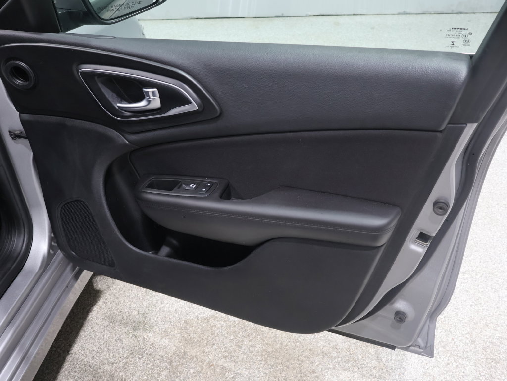 Used 2015 Chrysler 200 Limited w/ Convenience Group FWD image 24