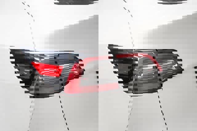 Used 2021 Tesla Model Y Long Range image 9