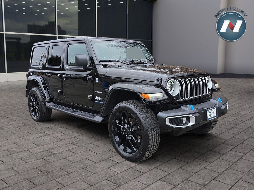 Used 2024 Jeep Wrangler Sahara image 14