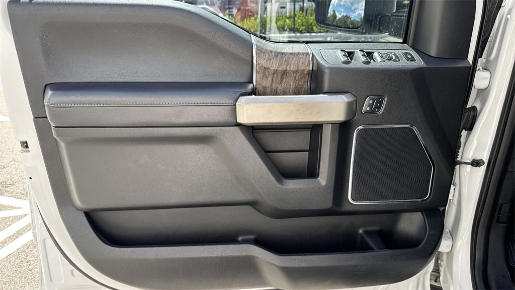 Used 2017 Ford F350 Lariat w/ Chrome Package image 40