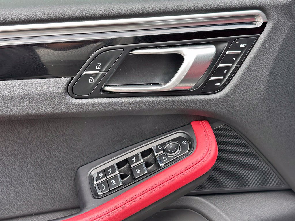 Used 2023 Porsche Macan AWD/4WD image 25