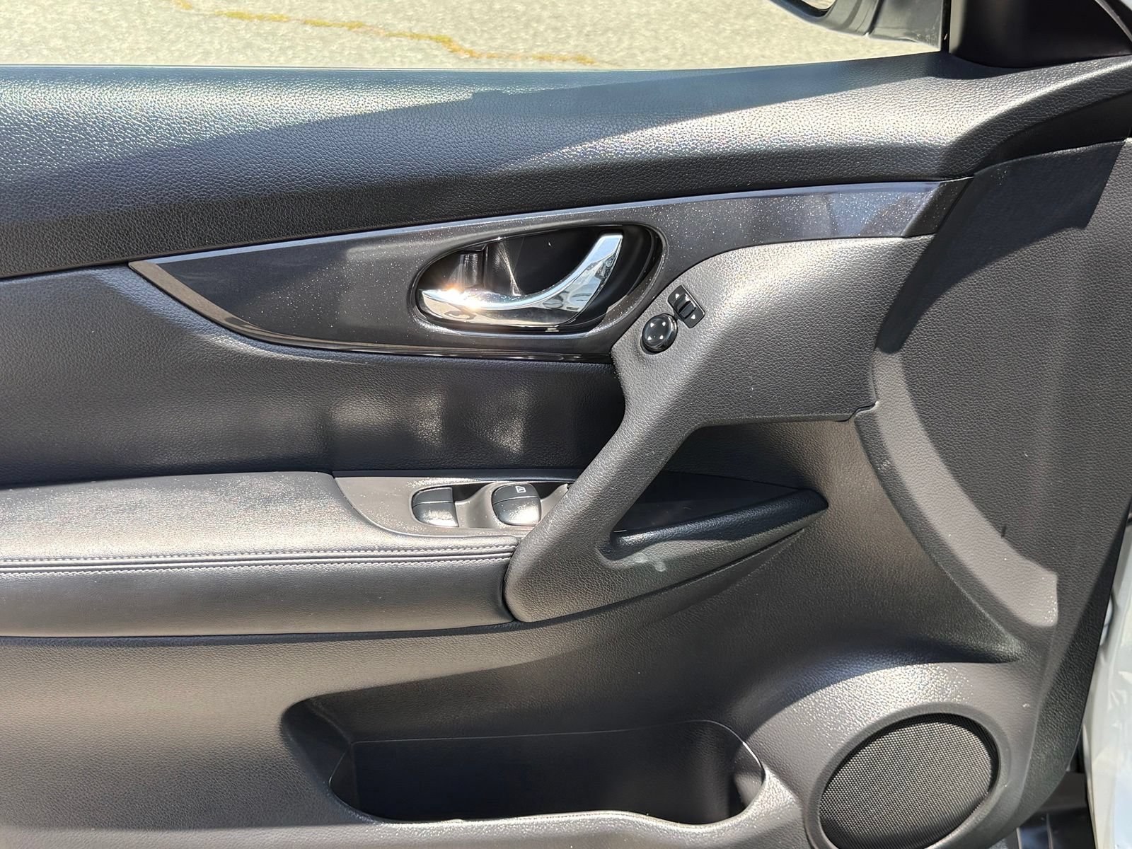 Used 2020 Nissan Rogue SV FWD image 20