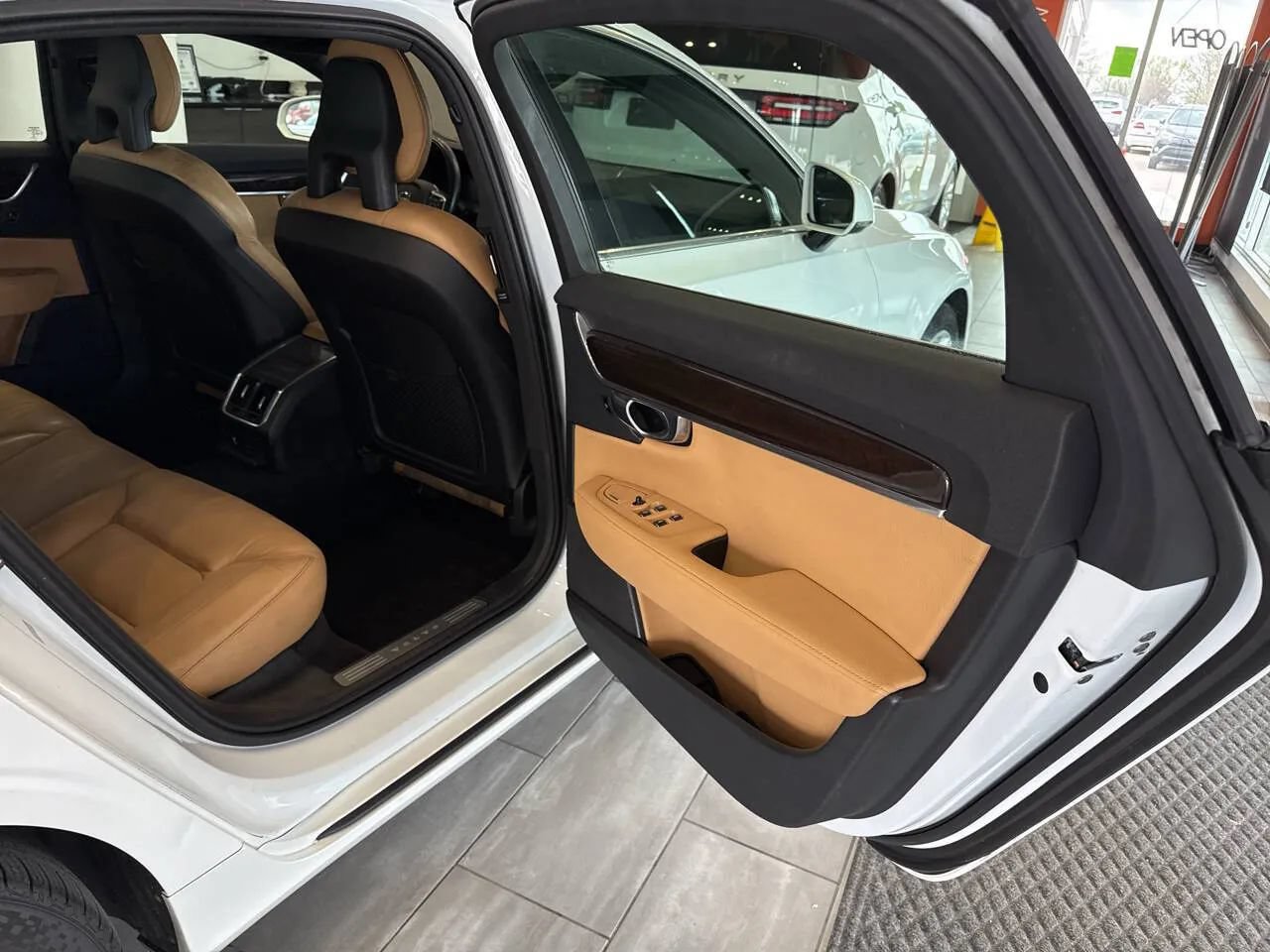Used 2018 Volvo S90 T5 Momentum w/ Convenience Package AWD/4WD image 37