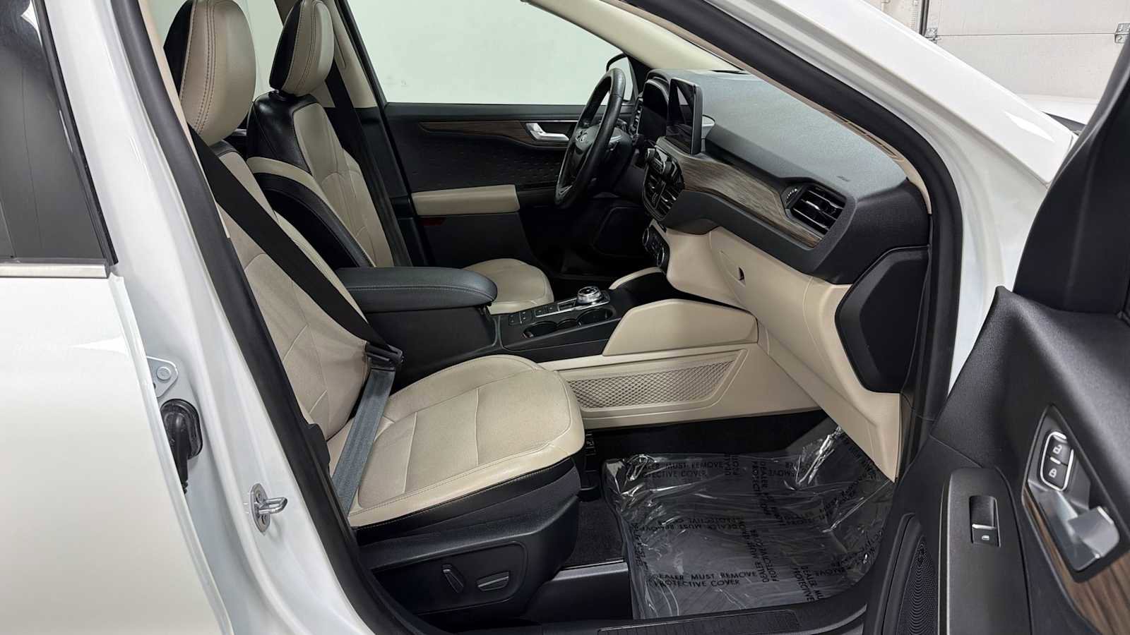 Used 2020 Ford Escape Titanium w/ Titanium Premium Package 2.0 AWD/4WD image 30