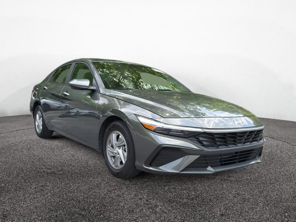 Certified 2026 Hyundai Elantra SE w/ Cargo Package FWD image 1