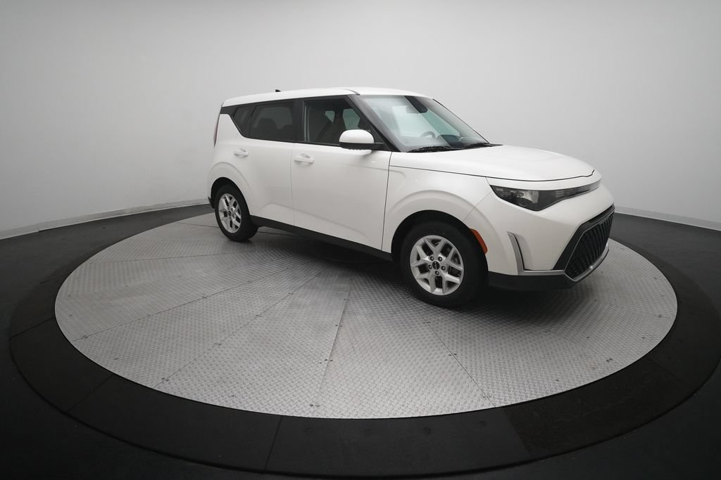 Used 2023 Kia Soul LX w/ LX Technology Package FWD image 34