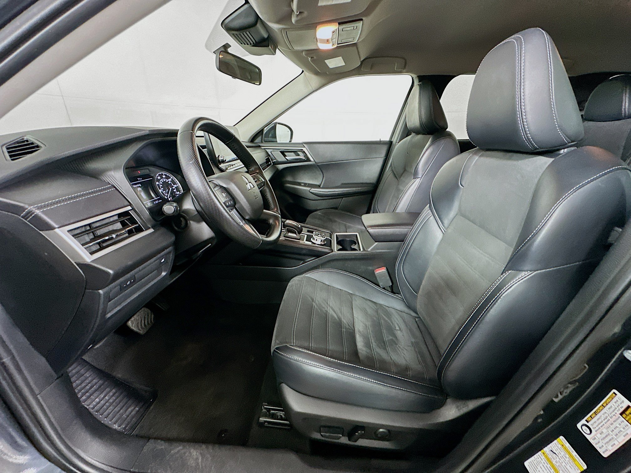 Used 2024 Mitsubishi Outlander SE AWD/4WD image 13