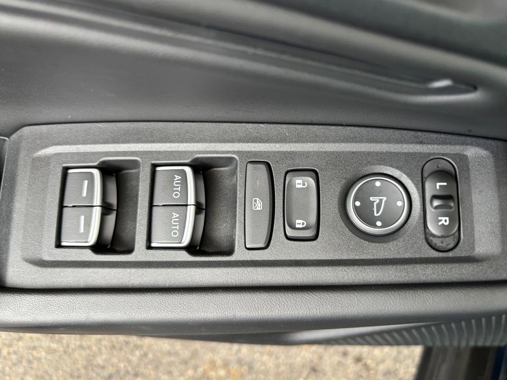 Used 2023 Honda Accord EX image 25