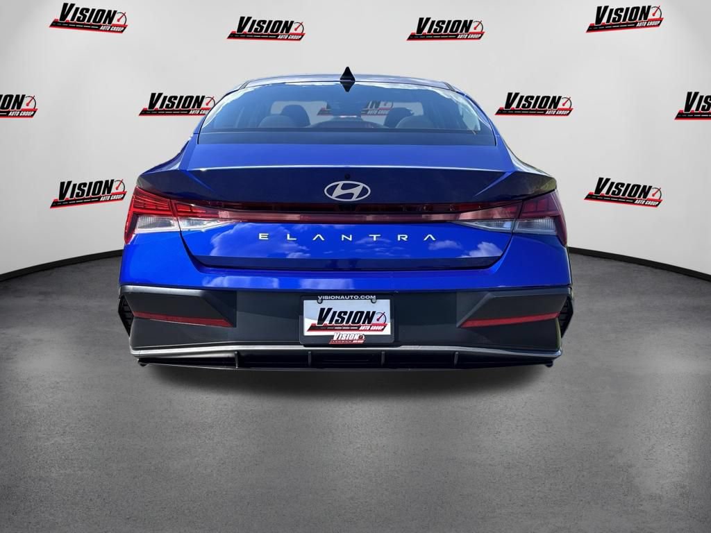 Certified 2025 Hyundai Elantra SEL FWD image 4