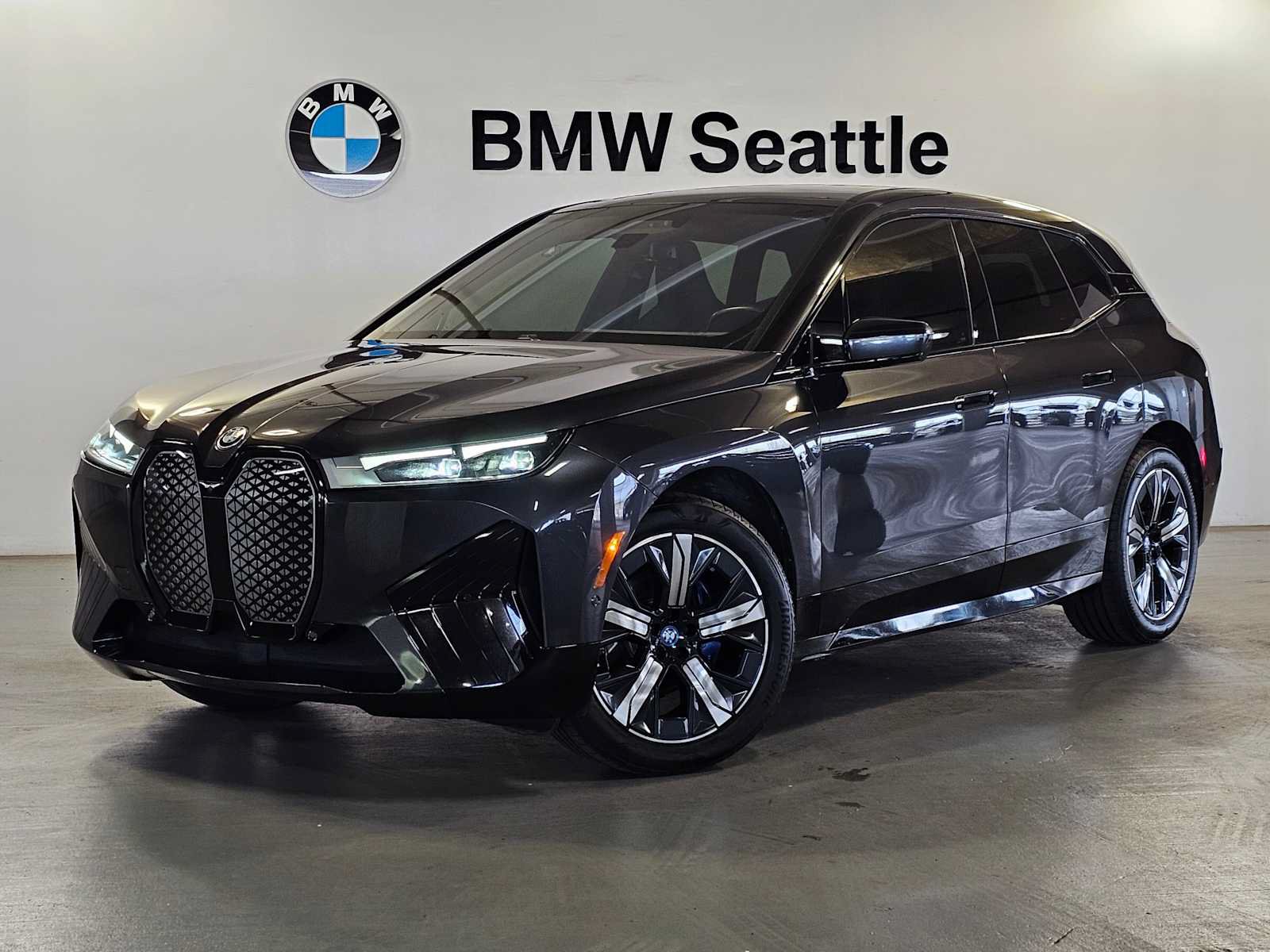 Used 2024 BMW iX xDrive50 w/ Sport Package AWD/4WD image 1