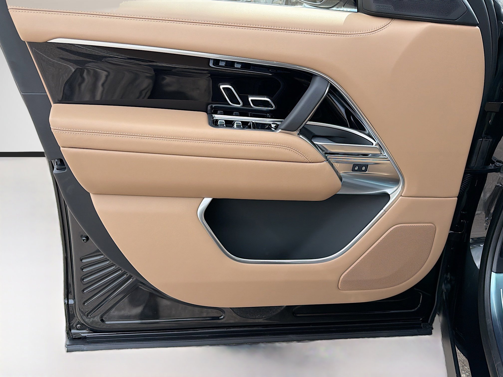 New 2026 Land Rover Range Rover SE image 22