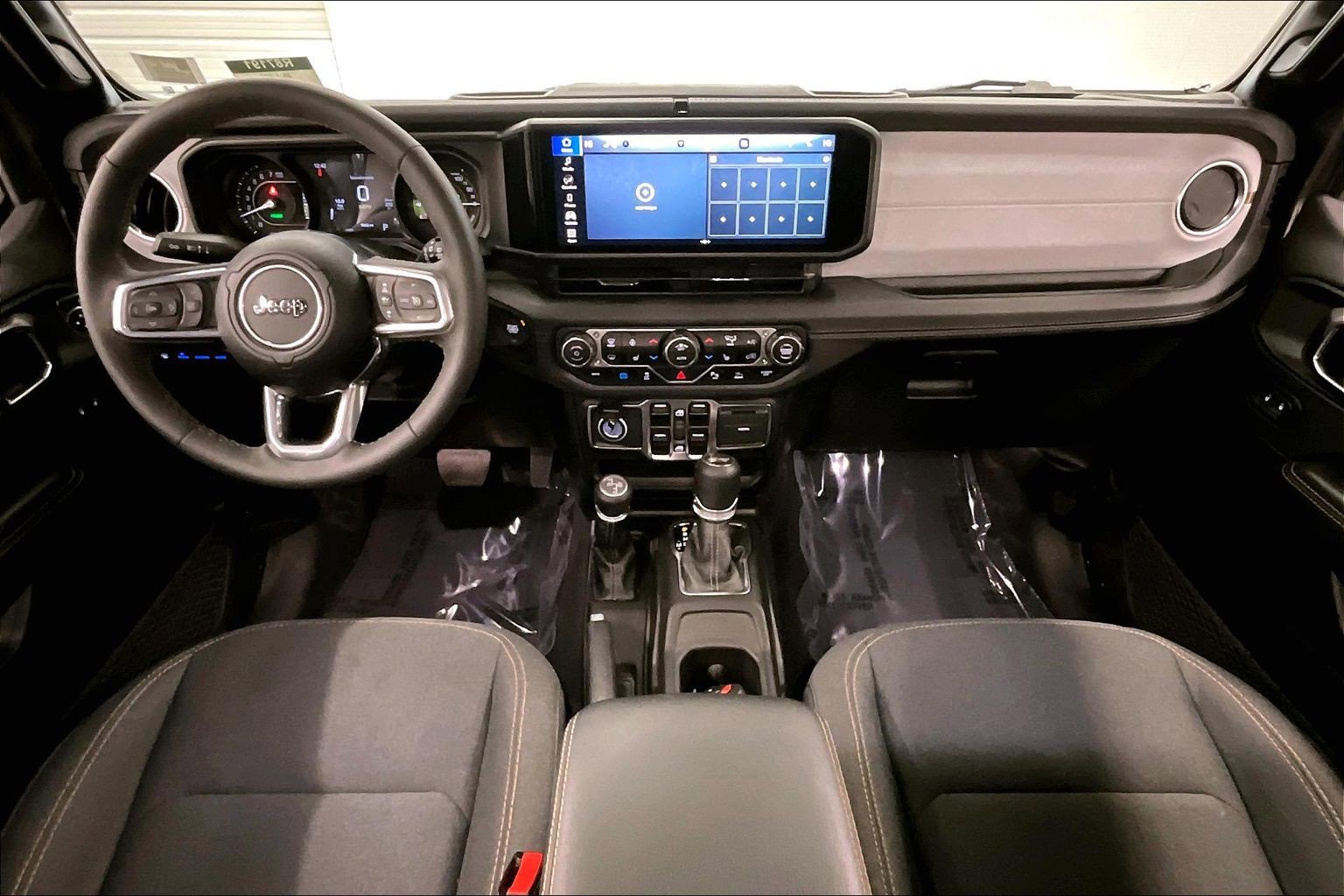 Used 2025 Jeep Wrangler Unlimited Sahara w/ Safety Group AWD/4WD image 18