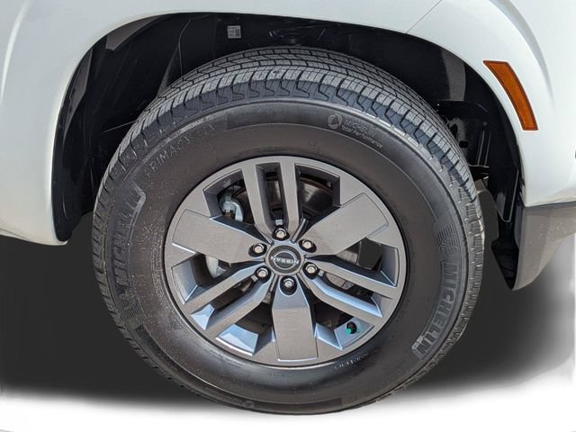 Used 2025 Nissan Frontier SV RWD image 11