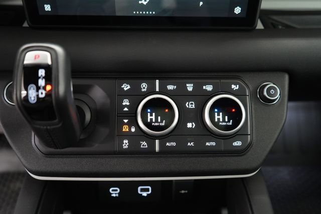 Used 2024 Land Rover Defender 110 S image 27