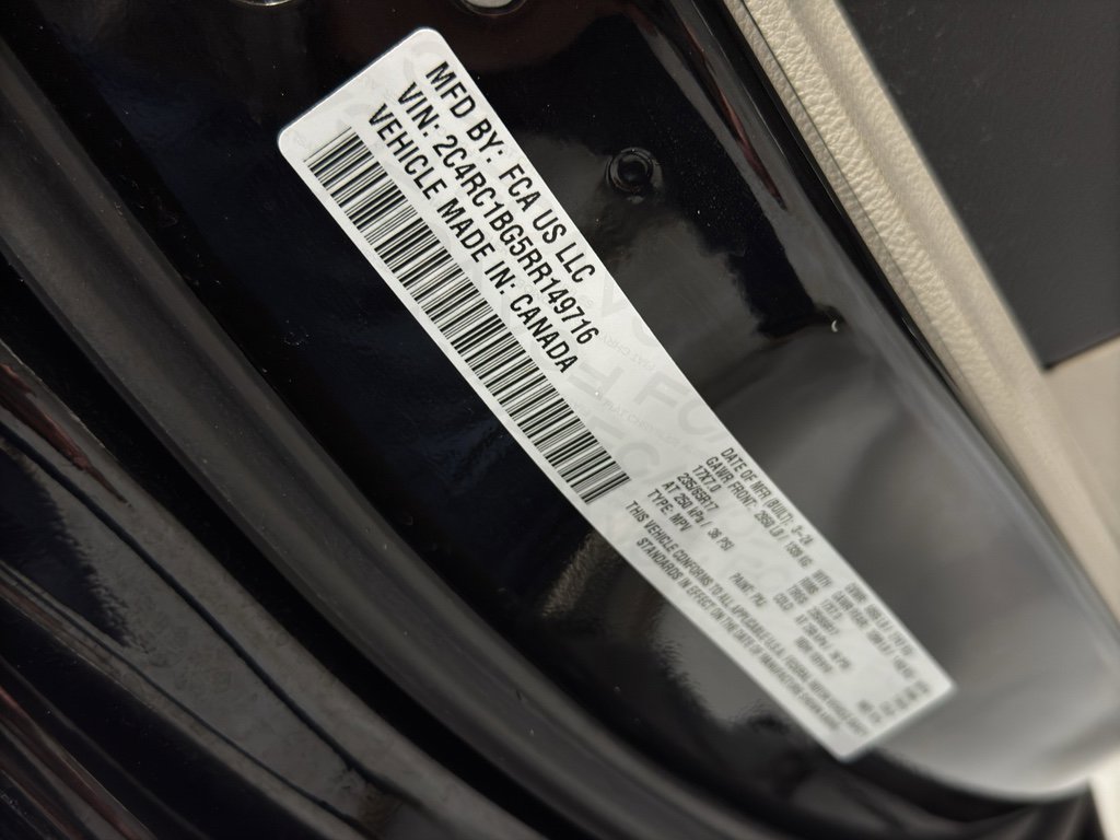 Used 2024 Chrysler Pacifica Touring-L image 40