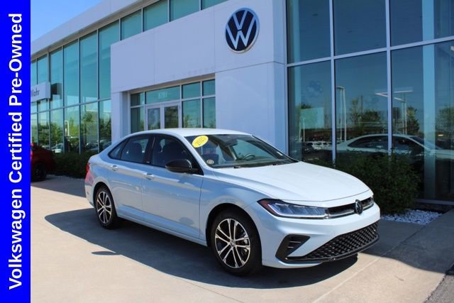 Used 2025 Volkswagen Jetta Sport image 1