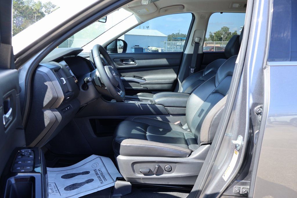 Used 2023 Nissan Pathfinder SL image 7