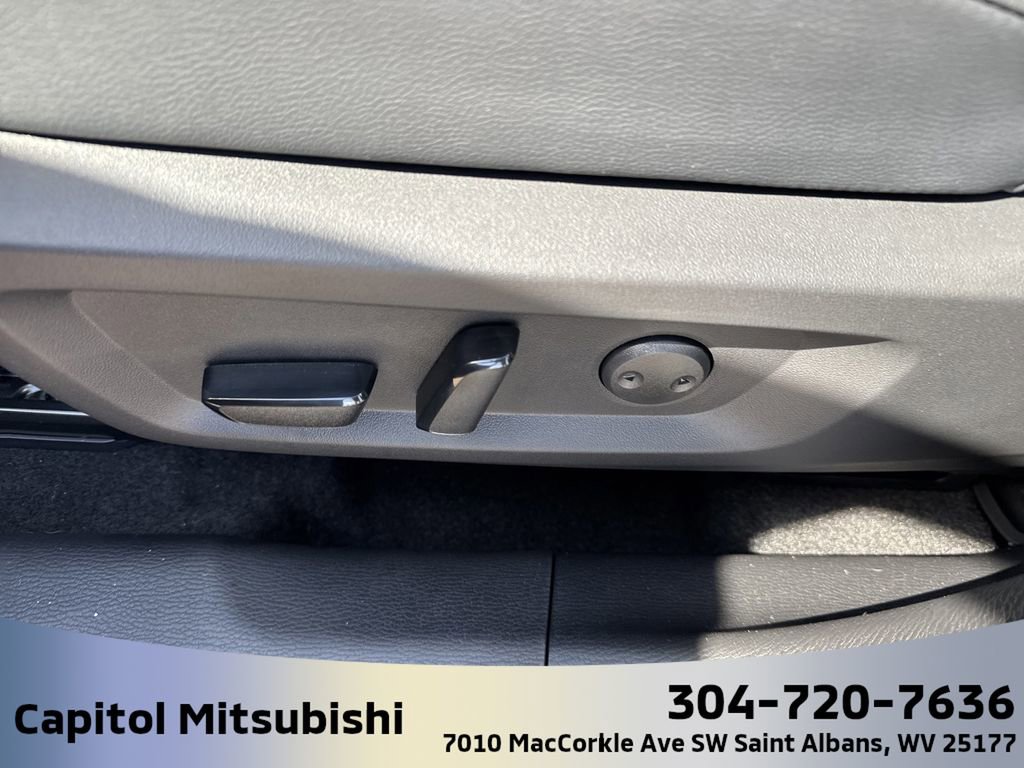 New 2025 Mitsubishi Outlander SEL image 18