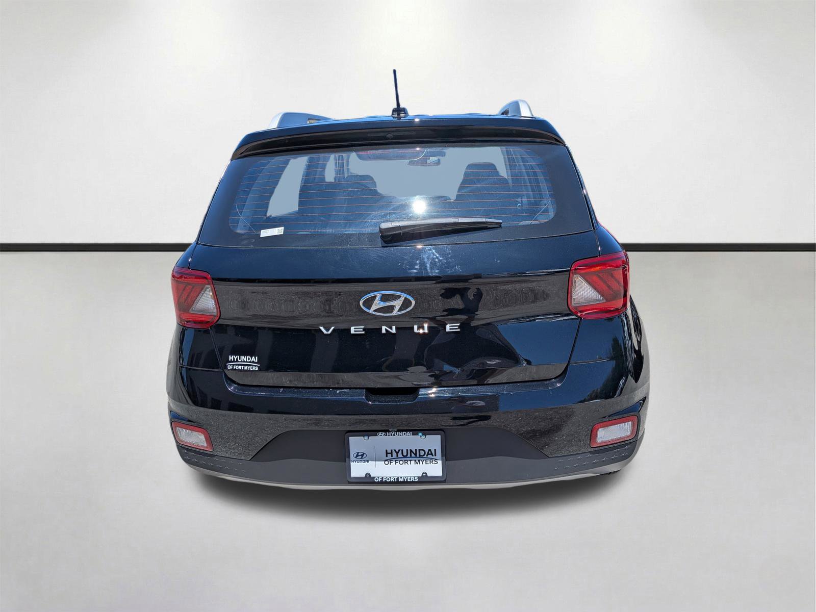 Used 2023 Hyundai Venue SEL FWD image 5