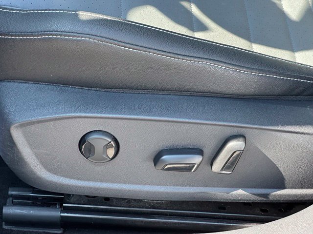 Used 2025 Volkswagen Jetta SE FWD image 31