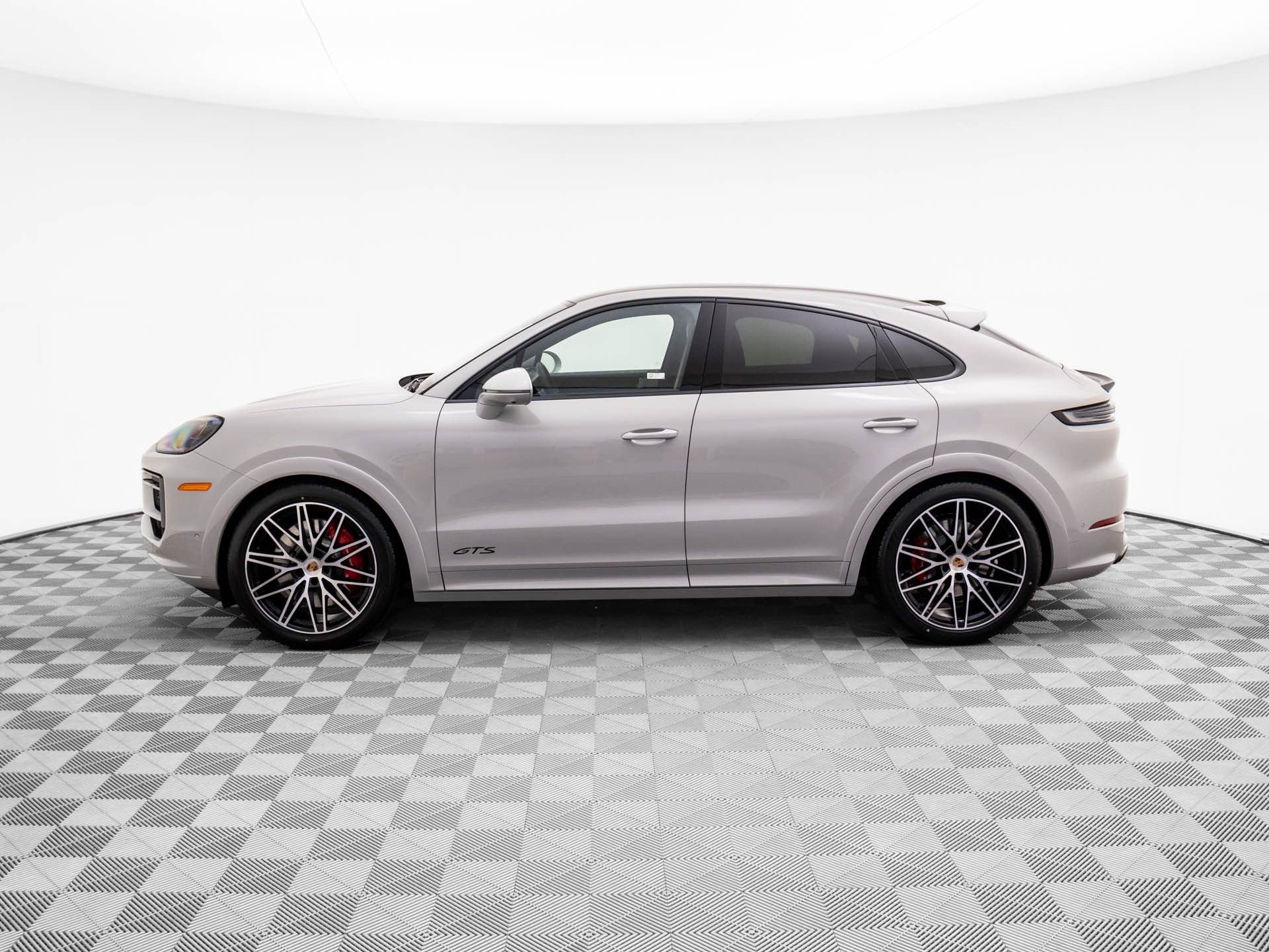 New 2026 Porsche Cayenne GTS image 2