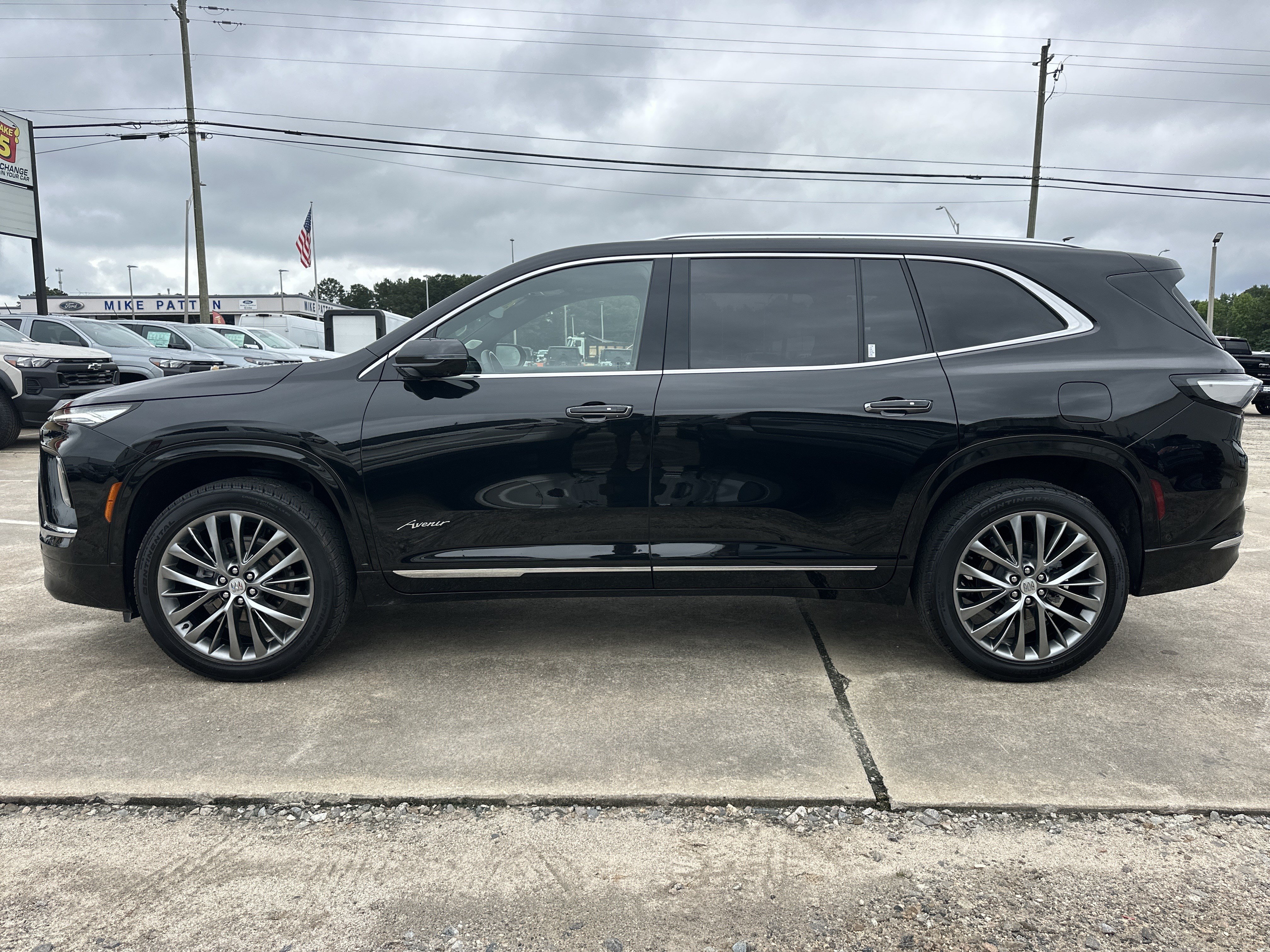 Certified 2025 Buick Enclave Avenir w/ Super Cruise Package AWD/4WD image 9