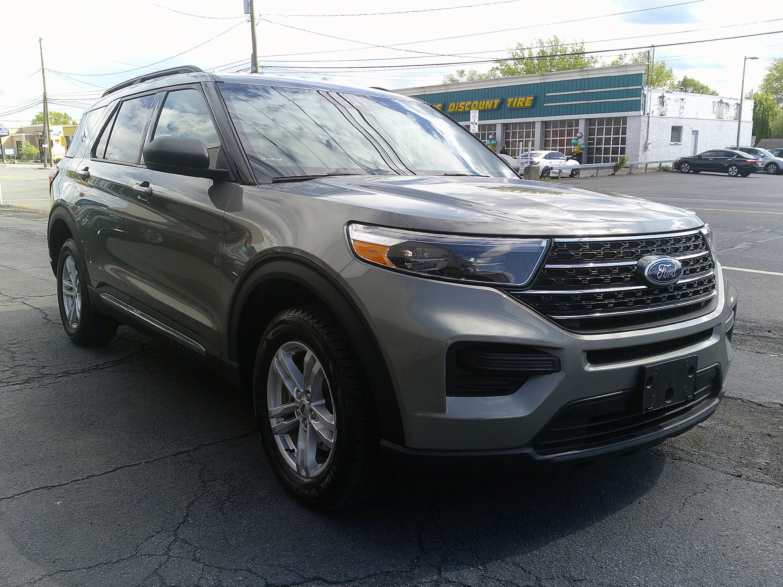 Used 2020 Ford Explorer XLT w/ Comfort Package AWD/4WD image 7