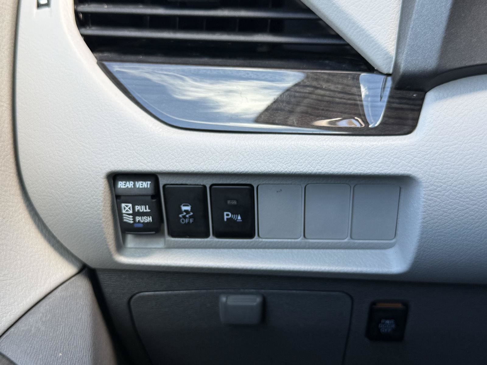 Certified 2019 Toyota Sienna XLE w/ XLE Navigation Package AWD/4WD image 25