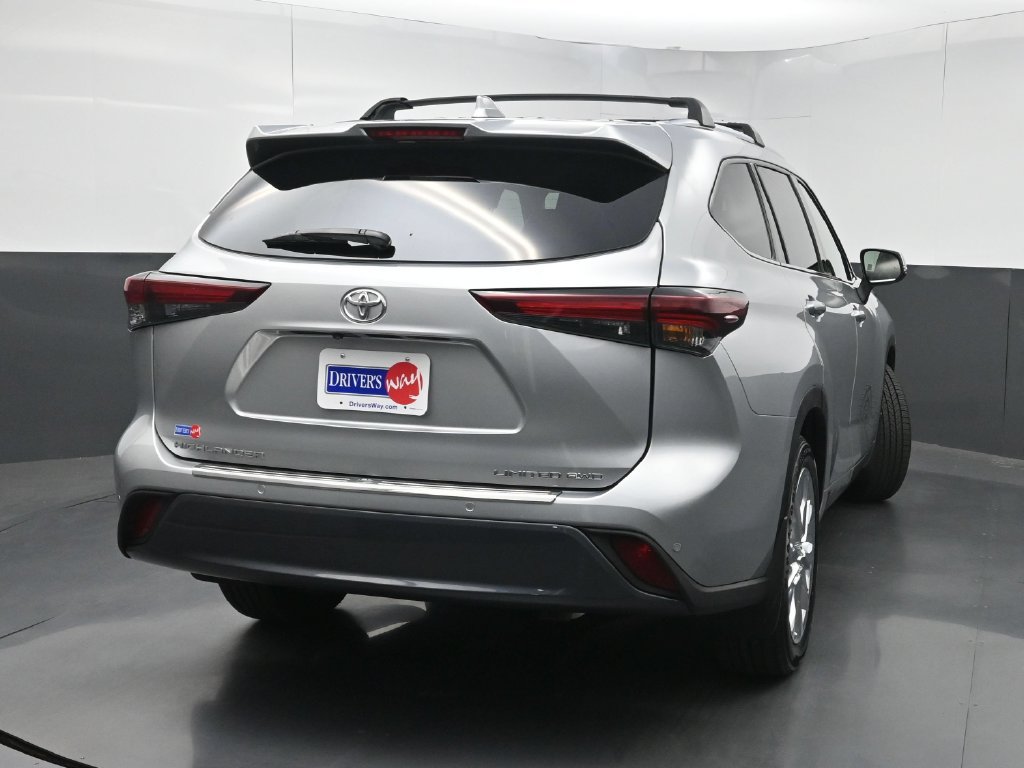 Used 2024 Toyota Highlander Limited AWD/4WD image 44