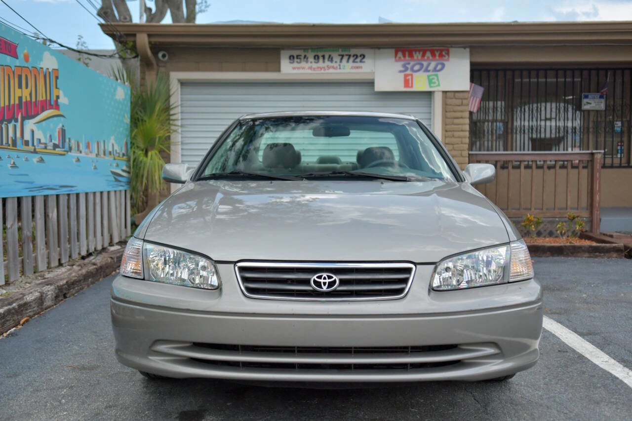 Used 2001 Toyota Camry XLE image 2