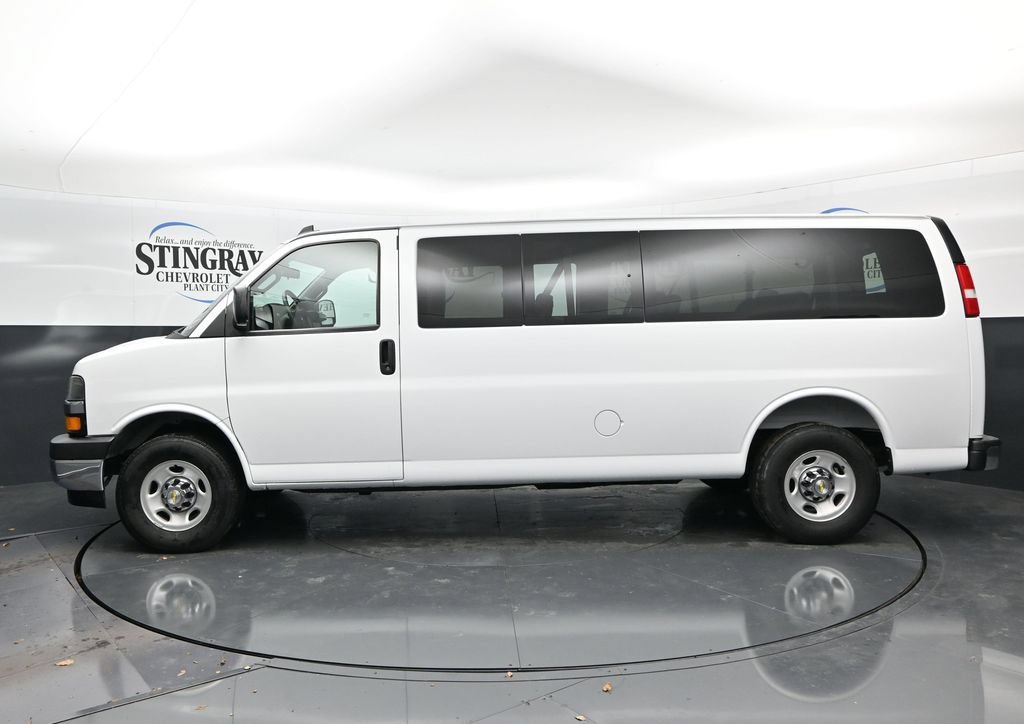 Used 2025 Chevrolet Express 3500 LT w/ LT Preferred Equipment Group RWD image 4