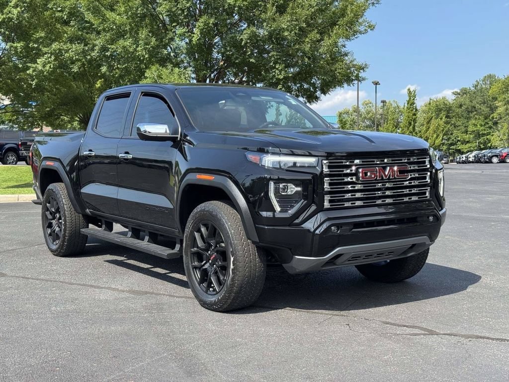 Used 2023 GMC Canyon Denali w/ Denali Black Edition AWD/4WD image 2