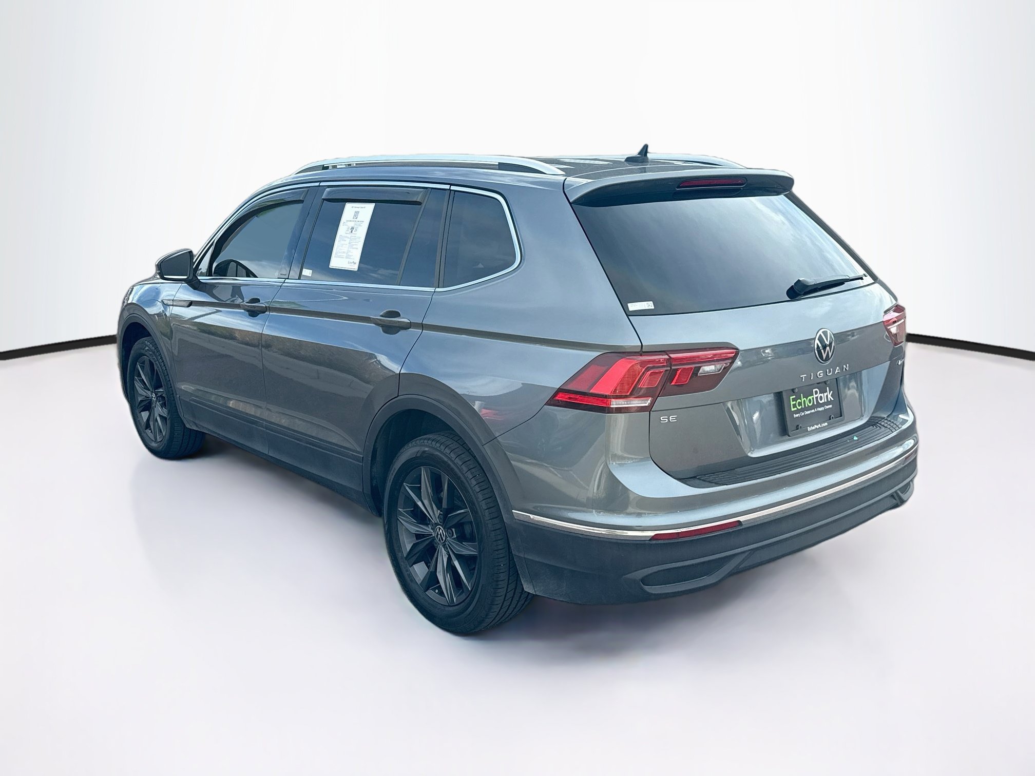 Used 2022 Volkswagen Tiguan SE w/ Panoramic Sunroof Package AWD/4WD image 5