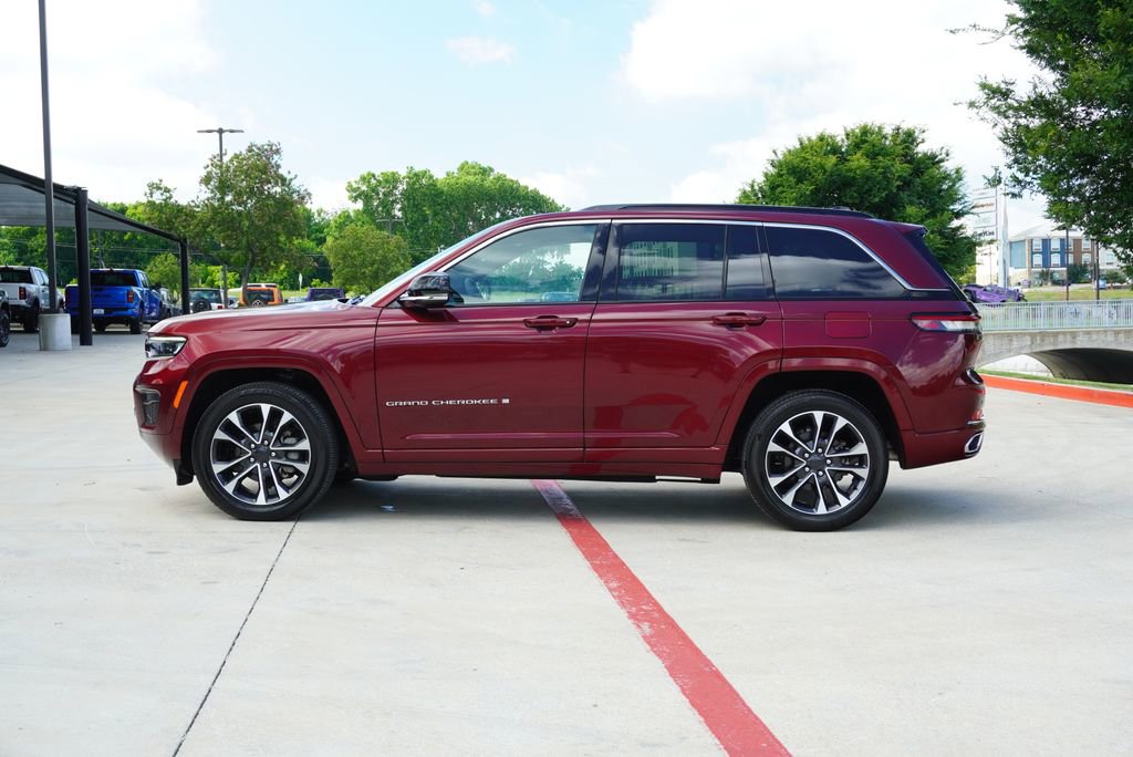 Used 2024 Jeep Grand Cherokee Overland AWD/4WD image 2