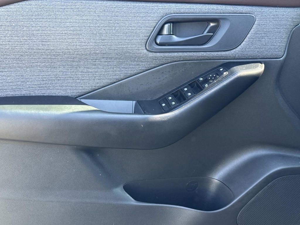 Certified 2023 Nissan Rogue S image 17