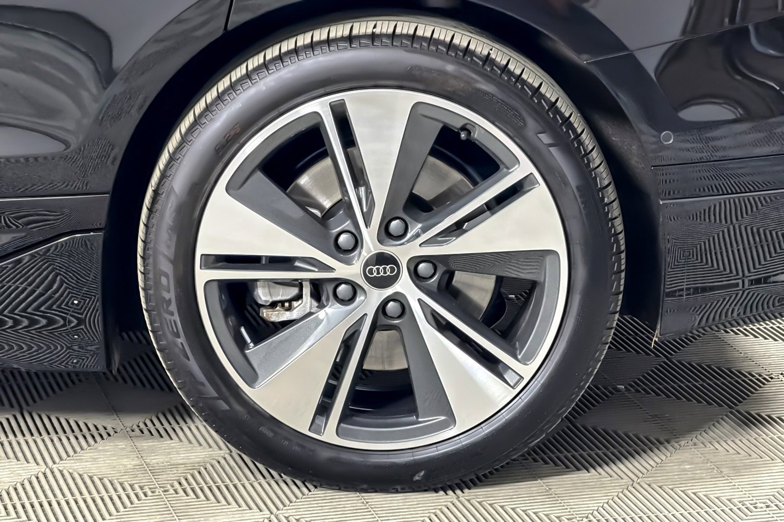 Certified 2025 Audi A6 e-tron Premium Plus w/ Premium Plus image 25