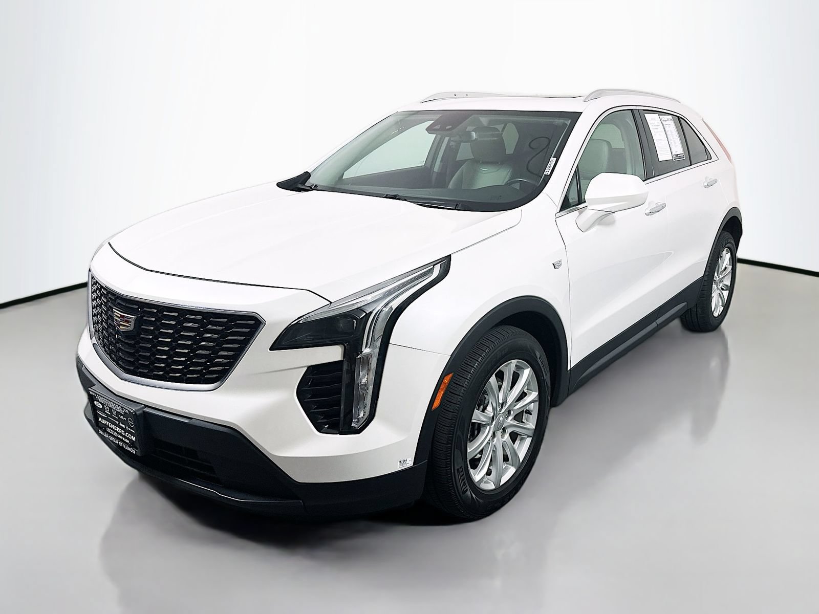 Used 2020 Cadillac XT4 Luxury w/ Cold Weather Package AWD/4WD image 3