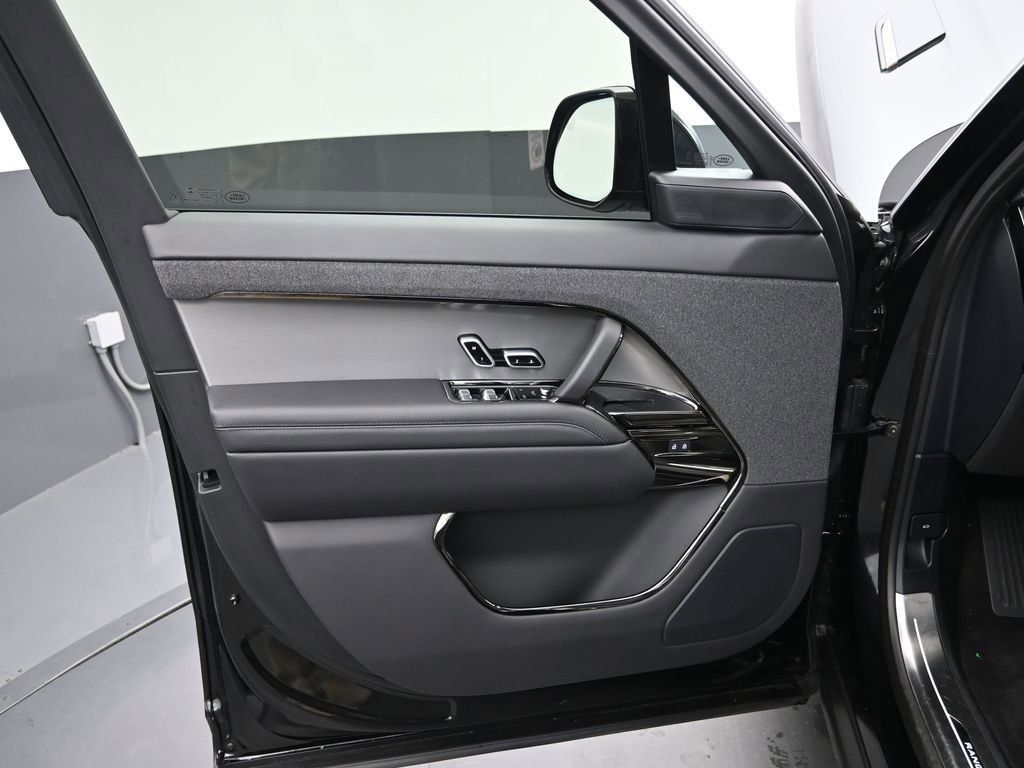 Used 2024 Land Rover Range Rover Sport Dynamic SE image 19