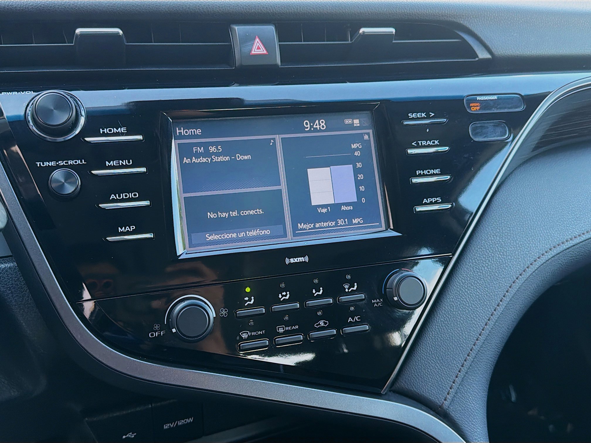 Used 2020 Toyota Camry LE FWD image 10