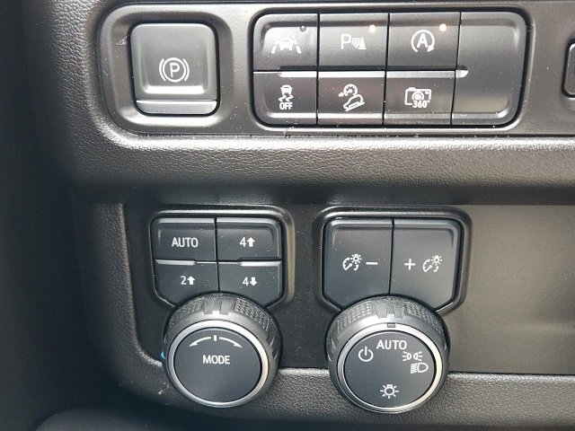 Used 2023 Chevrolet Tahoe Z71 image 18