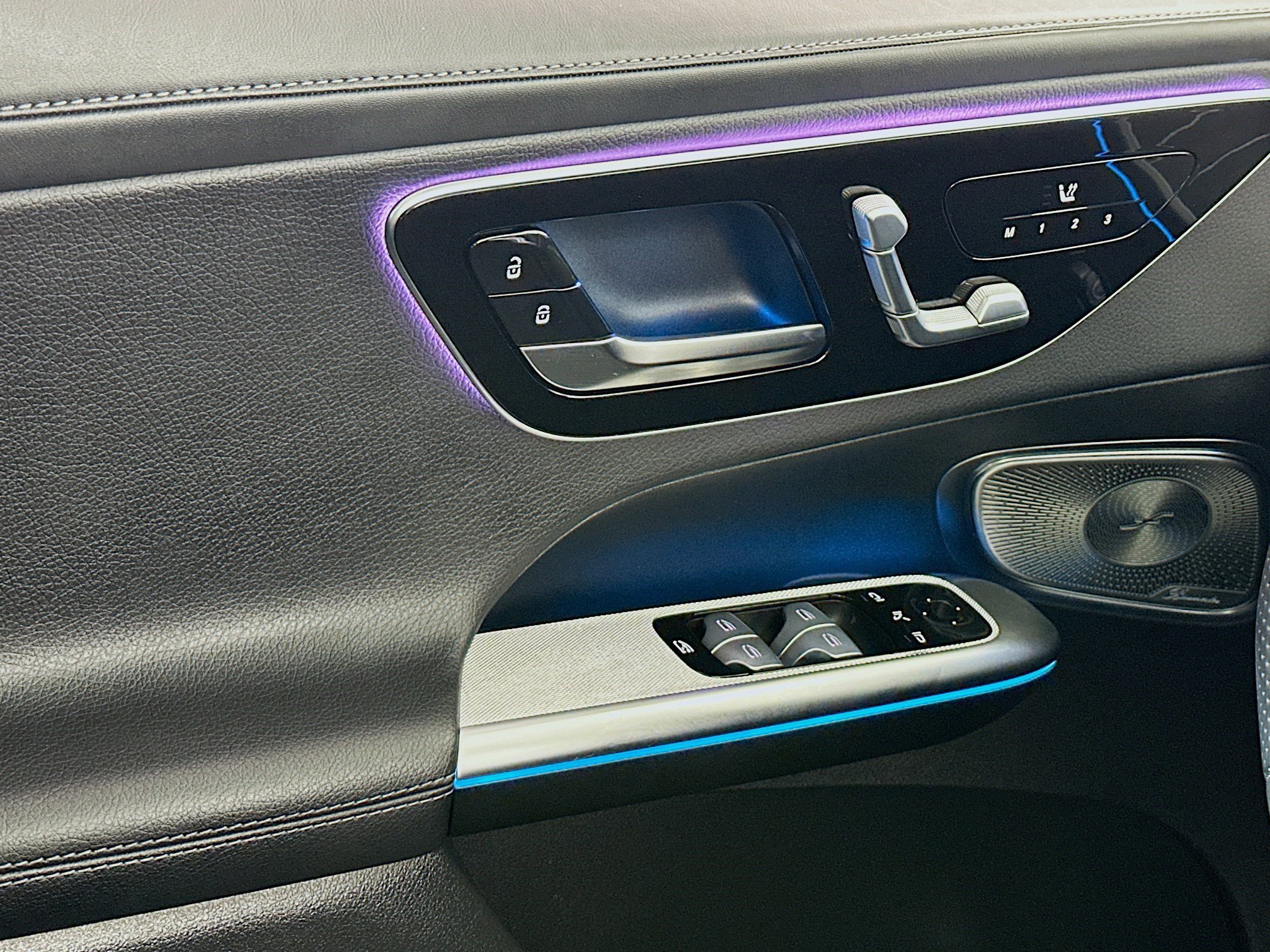 Used 2025 Mercedes-Benz GLC 43 AMG 4MATIC w/ Driver Assistance Package image 13