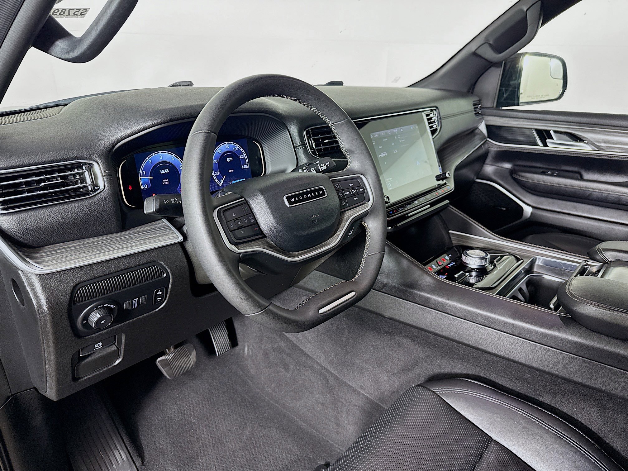 Used 2023 Jeep Wagoneer L Series II image 8