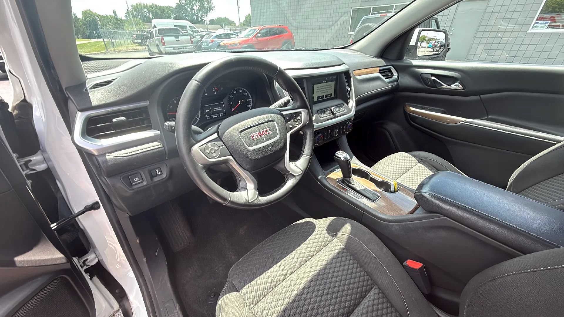 Used 2018 GMC Acadia SLE FWD image 9