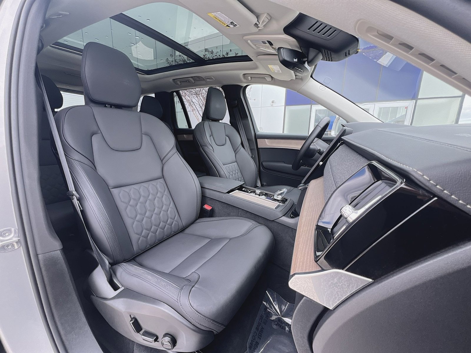 Certified 2025 Volvo XC90 B6 Plus AWD/4WD image 28