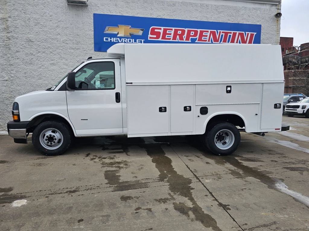 New 2025 Chevrolet Express 3500 w/ Power Convenience Package RWD image 5