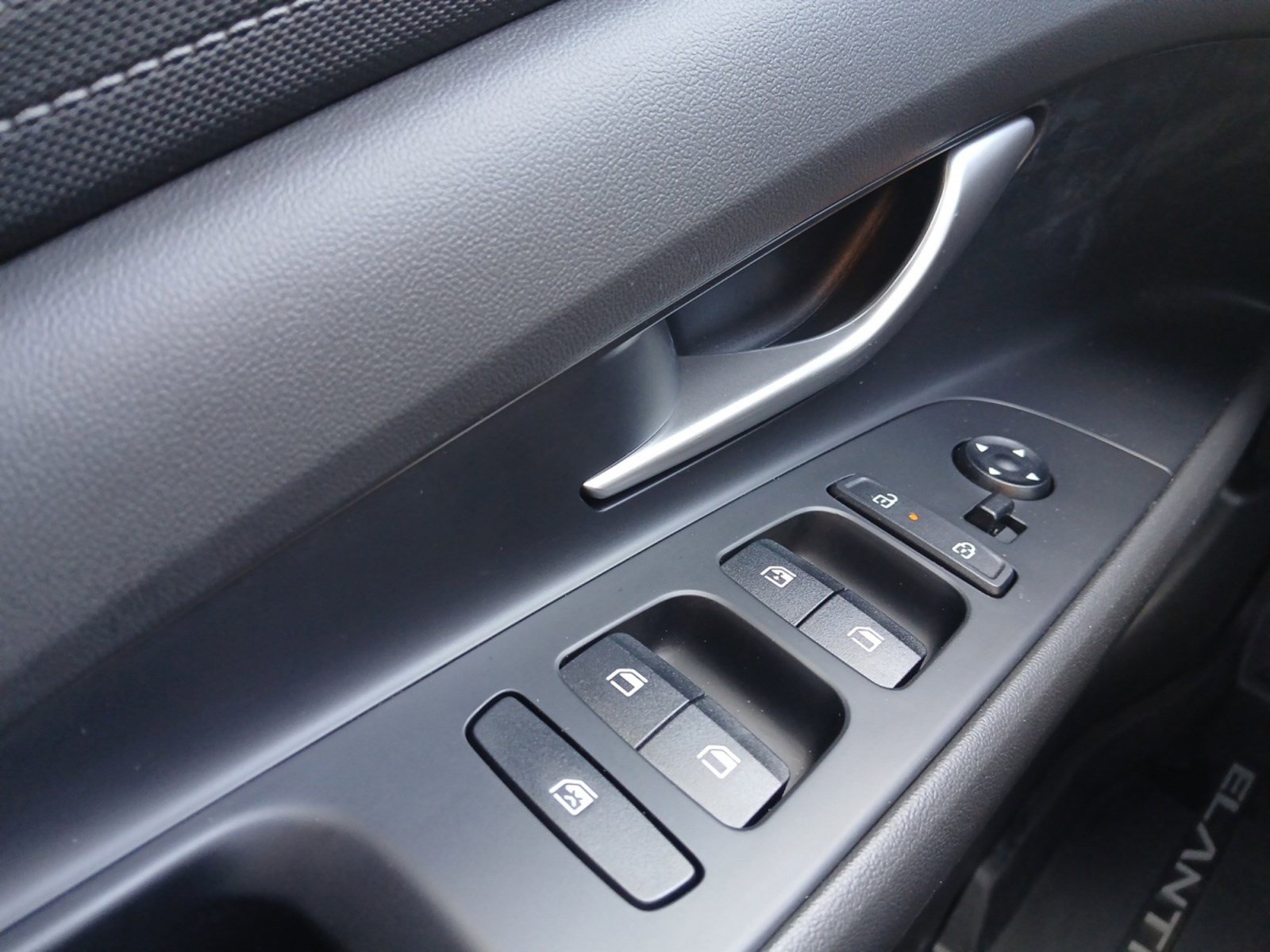 Certified 2024 Hyundai Elantra SEL image 18